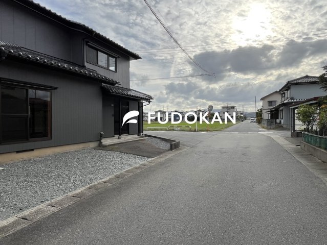 鶴岡市青柳町【中古住宅】の前面道路含む現地写真|前面道路