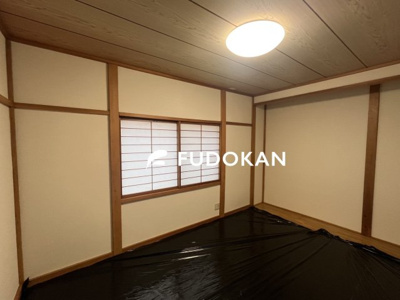 【和室】 | 鶴岡市青柳町【中古住宅】 | 和室もそれぞれ収納スペースが完備されております。