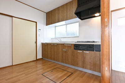 【キッチン】 | 太田市大原町　中古住宅 | お友達を呼んでホームパーティーもできる広々ダイニングです♪