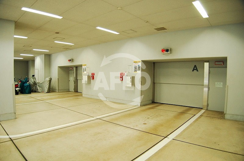 ローレルタワー難波　難波元町小学校区の駐車場|ローレルタワー難波　駐車場