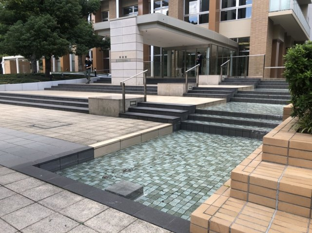 ローレルタワー難波　難波元町小学校区のエントランス|ローレルタワー難波　高級感あふれるエントランスアプローチ