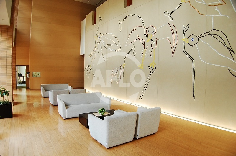 ローレルタワー難波　難波元町小学校区のロビー|ローレルタワー難波　開放的なロビー