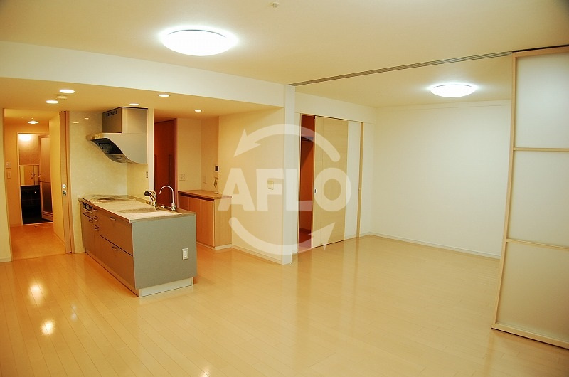 ローレルタワー難波　難波元町小学校区の居間・リビング|ローレルタワー難波　リビング