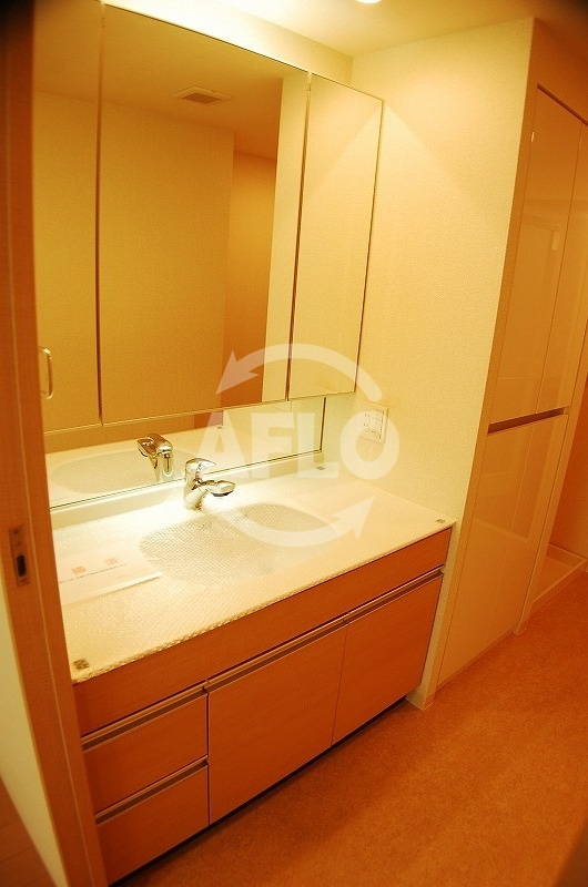 ローレルタワー難波　難波元町小学校区の独立洗面台|ローレルタワー難波　独立洗面台