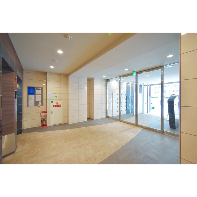 SERENiTE本町refletの居間・リビング