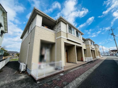 【エントランス】 | コンフォール　皆春 | 外観写真（昼）