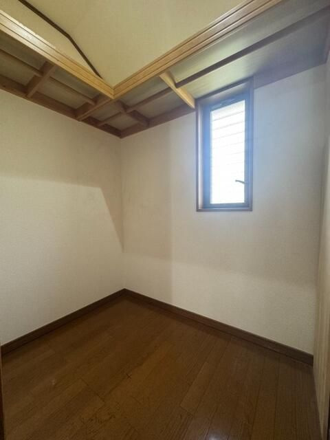 下連雀５丁目貸家の収納