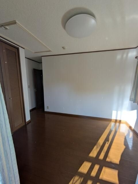 下連雀５丁目貸家の洋室