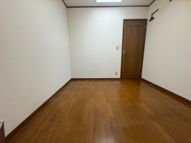 下連雀５丁目貸家の洋室