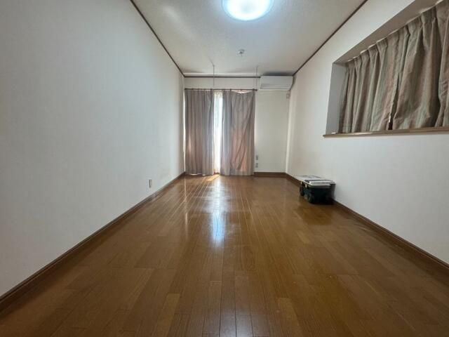 下連雀５丁目貸家の洋室