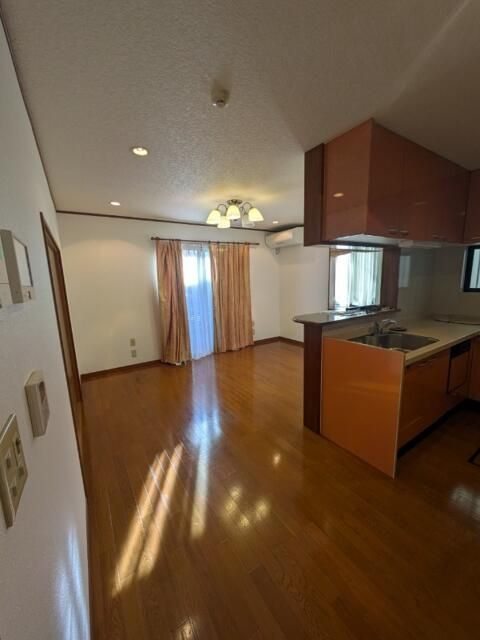 下連雀５丁目貸家の居間・リビング