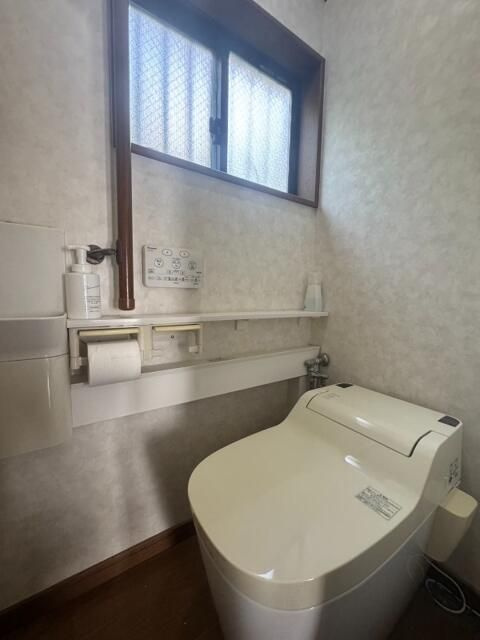 下連雀５丁目貸家のトイレ