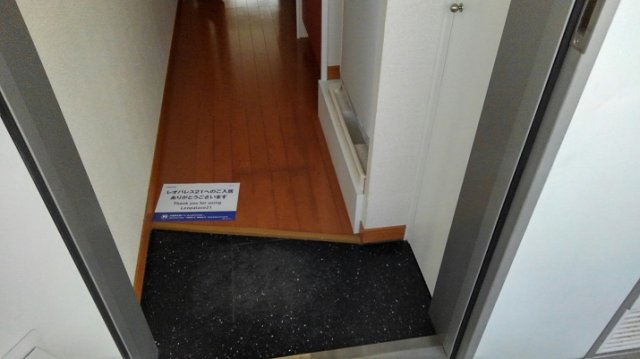 レオパレスピスティスの玄関