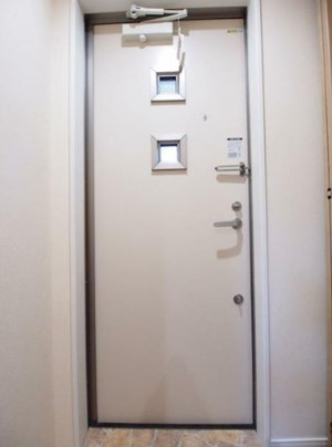 ラマーリエ中野の玄関