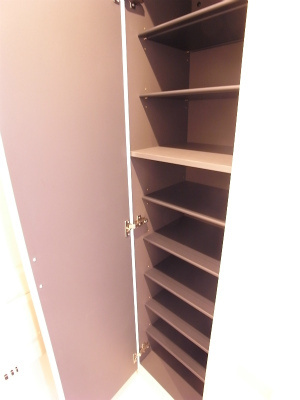 リブリ・さくら大工の玄関