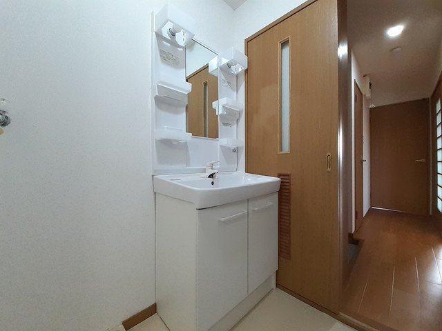 ドムス・サンセールの洗面所|広い洗面スペース