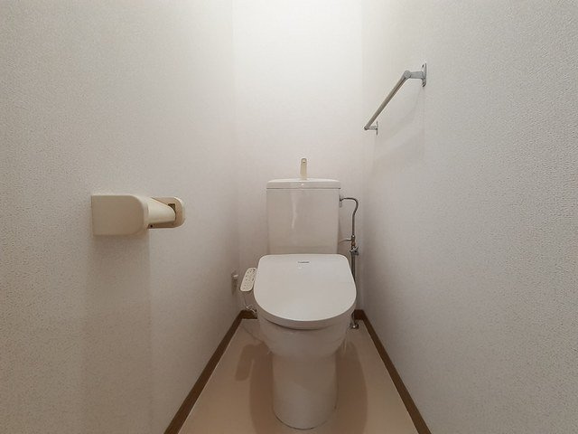 ドムス・サンセールのトイレ|ゆったりとした空間のトイレです