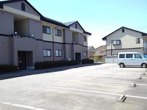 ドムス・サンセールの駐車場|駐車スペースもあります