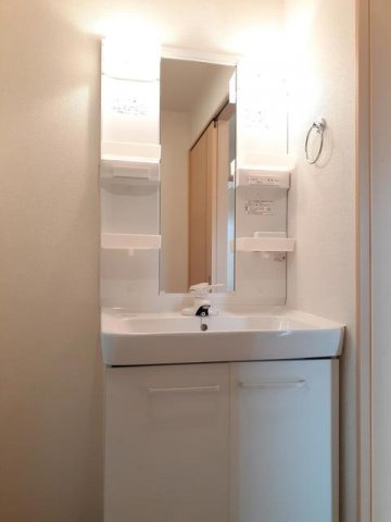 サン・ヴィレッジの洗面所|明るい洗面所です