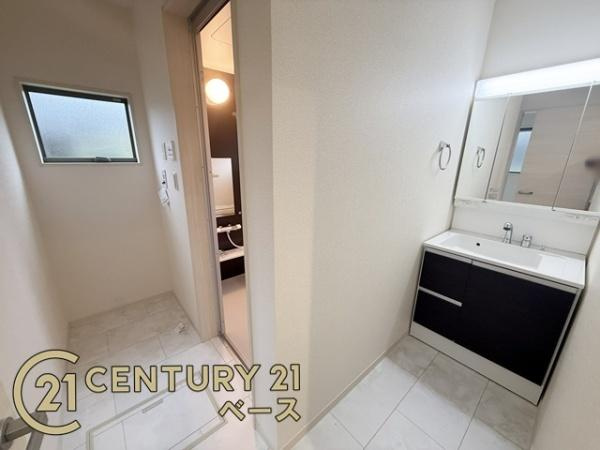 リーブルガーデン田原本町 ２号棟 ／新築一戸建の内観：施工例|■フチなし＆トルネード洗浄でお掃除も楽らく！ウォシュレット付きです！■
