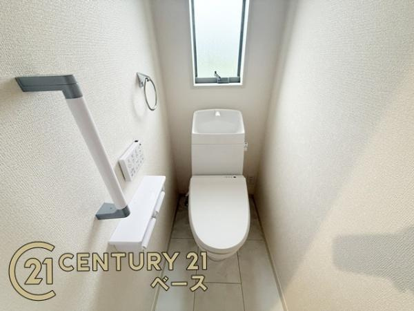 リーブルガーデン田原本町 ２号棟 ／新築一戸建のトイレ|■トイレのたびに階段を上下する必要がなく快適です！