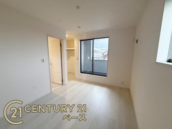 リーブルガーデン田原本町 ２号棟 ／新築一戸建の洋室|■２面採光で明るい雰囲気の洋室です！