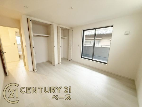 リーブルガーデン田原本町 ２号棟 ／新築一戸建の洋室|■収納も沢山あって便利ですね！