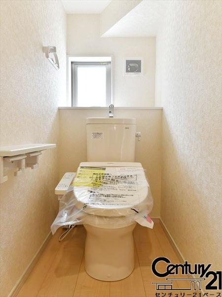 クレイドルガーデン高井田 ２号棟 ／新築一戸建の内観：施工例|■従来品と比べ約７０％も節水タイプのトイレです！１階・２階共にウォシュレット付き！■