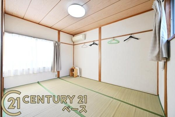 北葛城郡上牧町友が丘２丁目の中古一戸建の和室|■現地撮影写真■和室にも便利な収納スペースを完備！