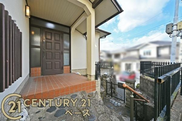 北葛城郡上牧町友が丘２丁目の中古一戸建の玄関