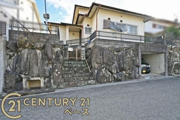 北葛城郡上牧町友が丘２丁目の中古一戸建のその他|■敷地面積約５７坪のゆとりのある広さがあり、掘り込みガレージで大切なお車を雨風から守ります！