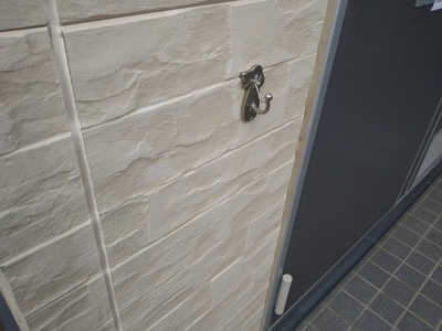 【その他】 | レオパレスオトーヌ | 玄関扉側共用廊下　ペットリード用フック