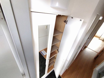 【玄関】 | レオパレスオトーヌ | シューズボックス　姿見付き♪