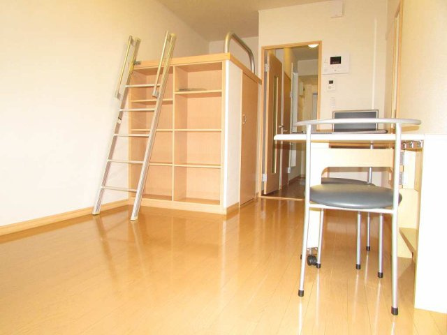 レオパレスソレイユ日比野の居間・リビング