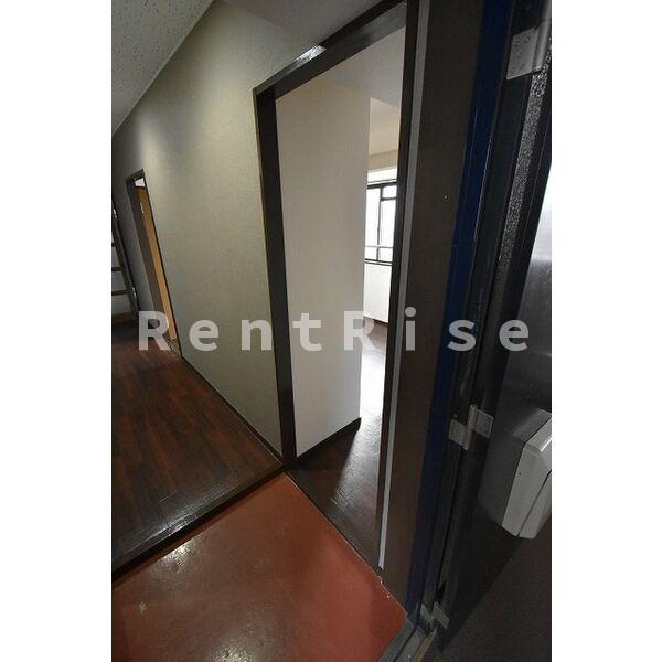 アパートメントハウス朴の樹の玄関