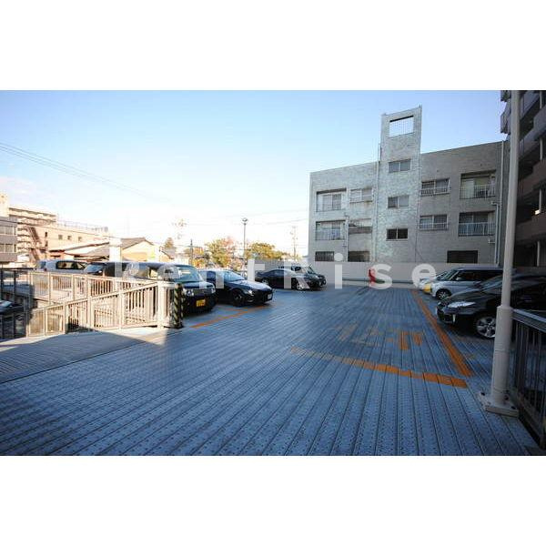 アパートメントハウス朴の樹の駐車場