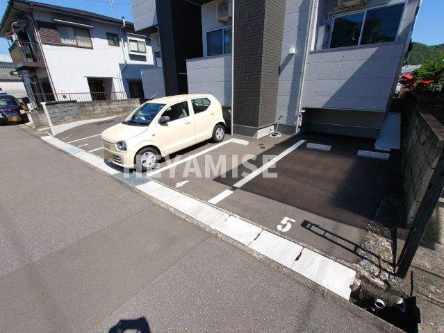 modern palazzo小船越Sunny Hillの駐車場