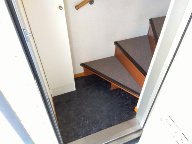 レオパレスラクティの玄関|備品や設備仕様は号室等により異なります現地をご確認下さい。