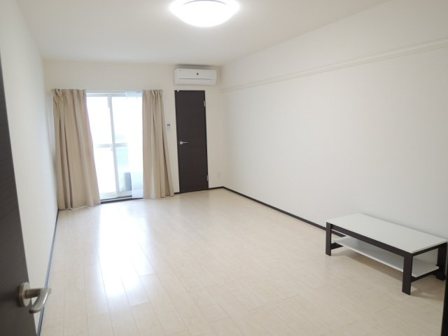 レオネクストメゾン　イーグルの居間・リビング