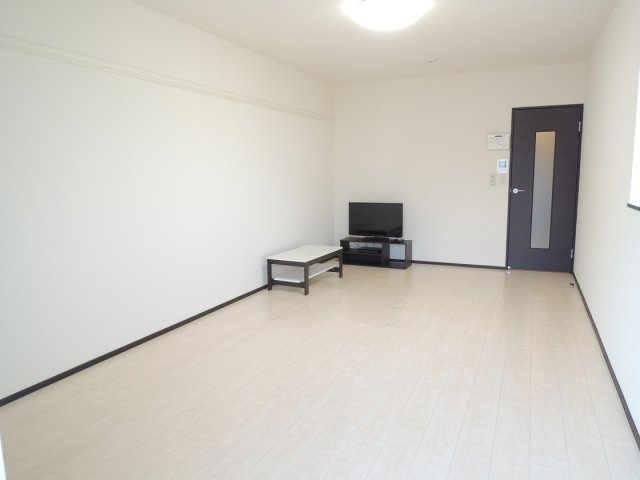 レオネクストメゾン　イーグルの居間・リビング