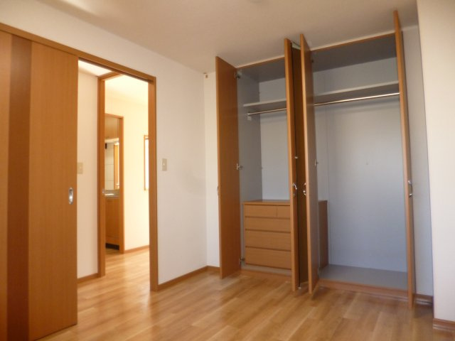 ルミナスガーデンの寝室|洋室