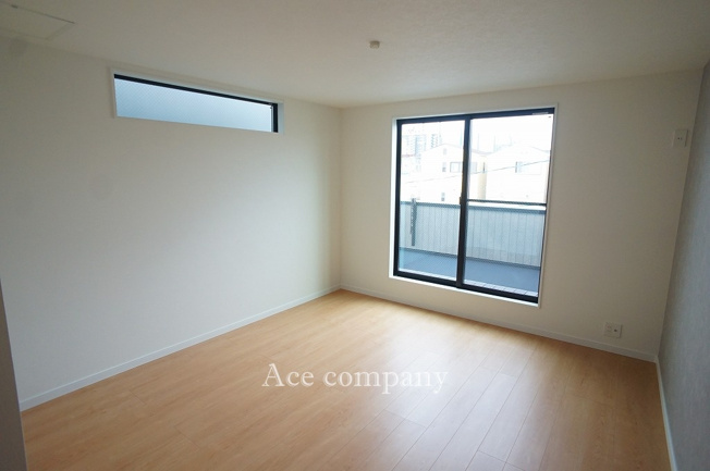 【寝室】 | 平野区流町2丁目　【A号地/全2棟】 | 【3階：洋室8帖】バルコニーに面したお部屋です☆