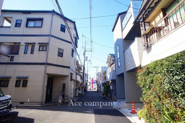 【前面道路含む現地写真】 | 東大阪市花園東町2丁目　【EAST/全2棟】 | 【前面道路：幅員約4.5ｍ☆】T路地になっています♪