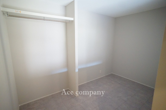 【内装】 | 東大阪市花園東町2丁目　【EAST/全2棟】 | 【1階：納戸5.5帖】オープンクロークあります♪