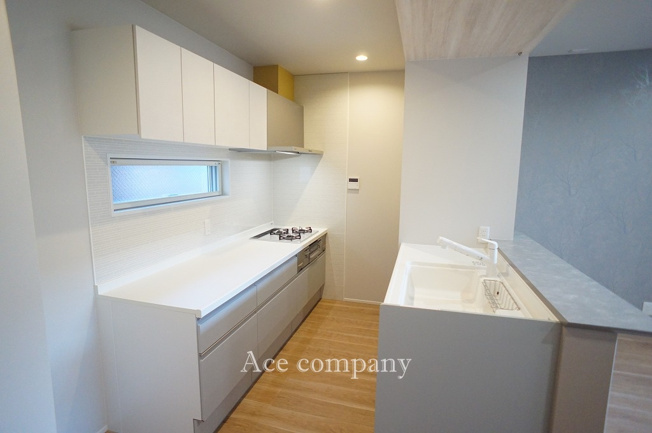 【キッチン】 | 東大阪市花園東町2丁目　【EAST/全2棟】 | 【食洗機付きのシステムキッチン☆3口ガスコンロ☆】