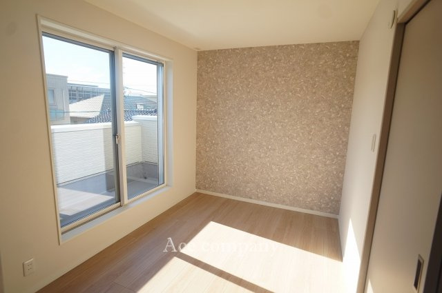 【寝室】 | 東大阪市花園東町2丁目　【WEST/全2棟】 | 【3階：洋室5.3帖】バルコニーに面したお部屋です☆