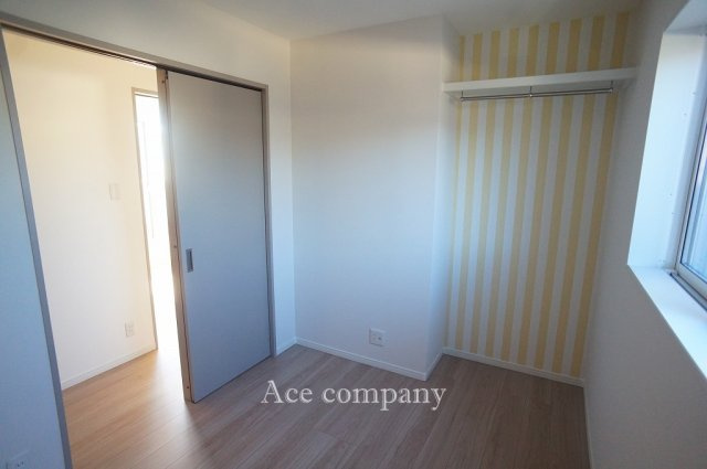 【内装】 | 東大阪市花園東町2丁目　【WEST/全2棟】 | 【3階：納戸4.2帖】オープンクロークあります♪