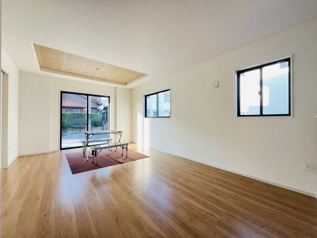 大府市森岡町5丁目334番、335番『仲介手数料無料』新築戸建ての居間・リビング