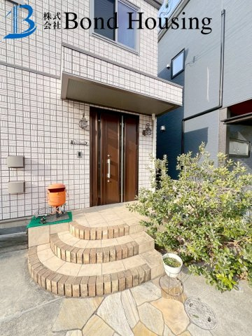 セキスイハイム施工・お車3台駐車可　魚住町西岡　築6年の玄関