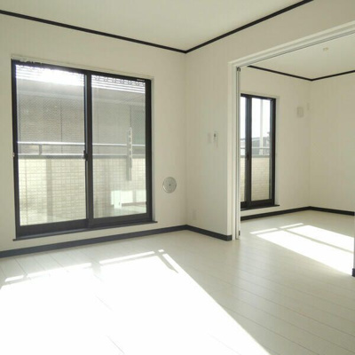 【居間・リビング】 | Ｊｃ　Ｒｅｖｅｕｒふじみ野 | こちらのリビングで趣味の時間をお楽しみください